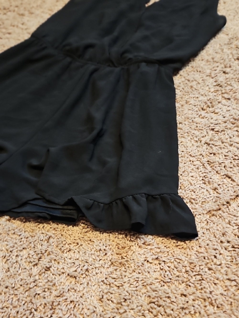 ASTR The Label Black Sleeveless V-Neck Chiffon Romper - Picture 4 of 13